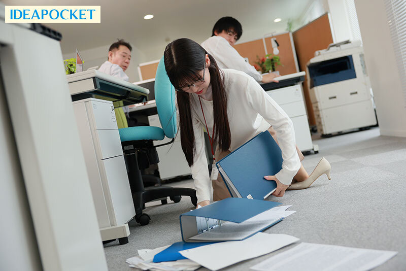 Một ngày trốn làm chịch nhau với em cấp dưới hậu đậu Momo Sakura