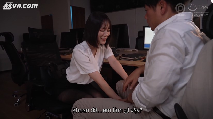 Ngoại tình với em đồng nghiệp quyến rũ Remu Suzumori